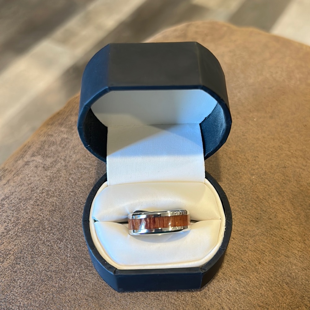 NWT Men’s cobalt camo with silver lining wedding band